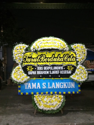 Papan Bunga Duka di Pengenjek